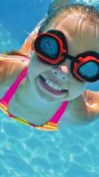 Kid swimming underwater in a tarson pool Syracuse swimming pools